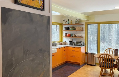Great Barrington Maison | Tranquil 2-bedroom house with woodland and pasture views in Great Barrington