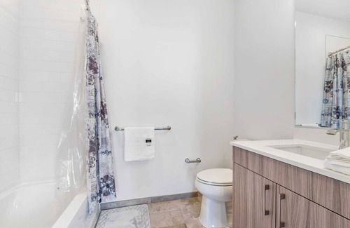 Thompson Square - Bunker Hill Appartement | Tranquil 2 BR 2BA apartment with stunning views