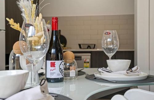Browns Plains Maison | Tranquil 2BR Retreat with Local Charm and Comfort