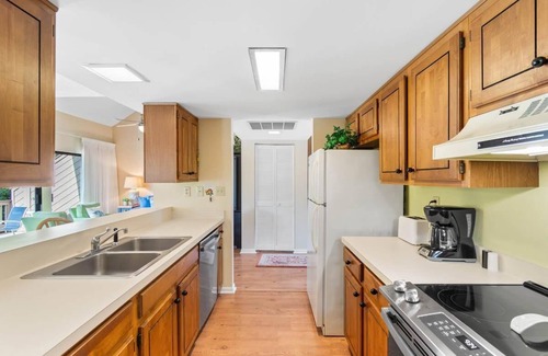 Pawleys Island Villa | Tranquil 2BR Villa near Litchfield Beach