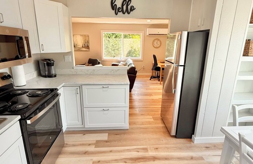 Bremerton Cottage | Tranquil 3-bedroom cottage with AC in Bremerton