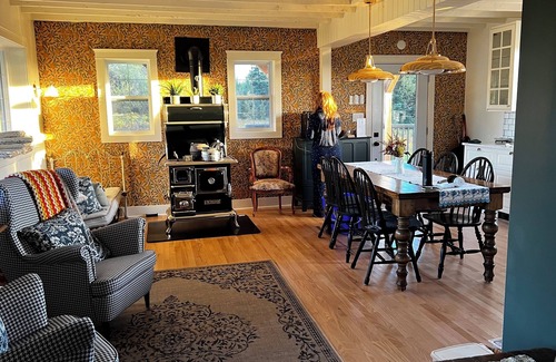Charlotte's Shore Autre | Tranquil 3-bedroom farmhouse