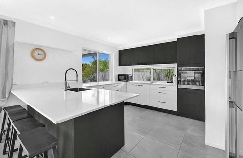 Parkwood Maison | Tranquil 3-Bedroom Home in Heart of Parkwood