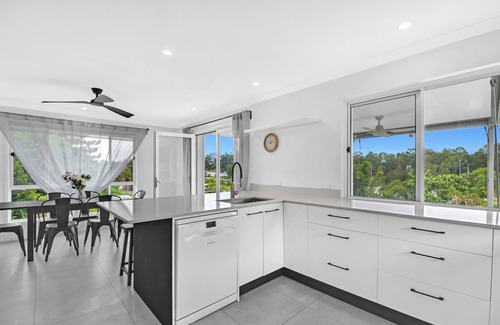 Parkwood Maison | Tranquil 3-Bedroom Home in Heart of Parkwood