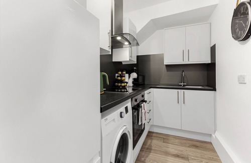 Canonbury Maison | Tranquil 3 BR Escape: For Families or Groups