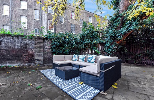 Canonbury Maison | Tranquil 3 BR Escape: For Families or Groups
