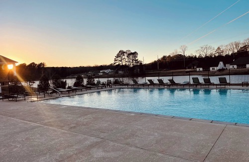 Auburn - Opelika Maison | Modern 3BR Townhome in a Quiet HOA Community near Auburn U & East AL Health
