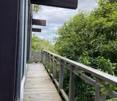 Lower Hutt Appartement | tranquil 3brms bush cabin
