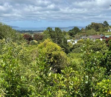 Lower Hutt Appartement | tranquil 3brms bush cabin