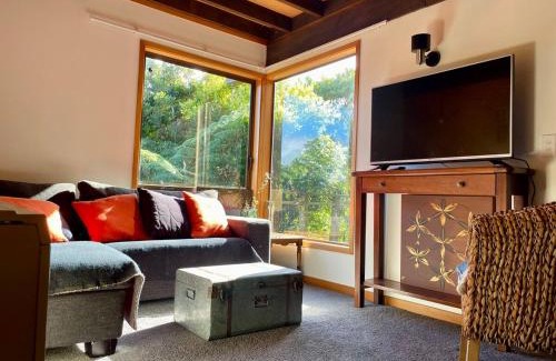 Lower Hutt Appartement | tranquil 3brms bush cabin