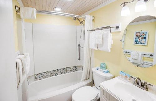 Litchfield by the Sea Appartement | Tranquil 3rd Flr Resort View King Room
