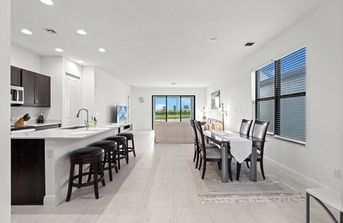Hunt Club Maison | Tranquil 5-bedroom house with AC in Westlake