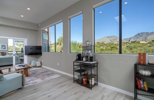 Sunrise Territory Estates Maison | Tranquil and Luxurious Guesthouse near hikes and trails in Tucson with Hot tub