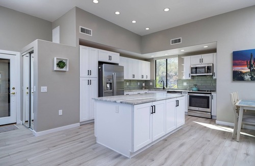 Sunrise Territory Estates Maison | Tranquil and Luxurious Guesthouse near hikes and trails in Tucson with Hot tub