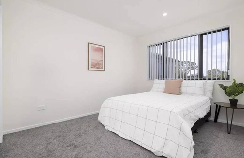 Otahuhu Maison | Tranquil and Modern by Sylvia Park