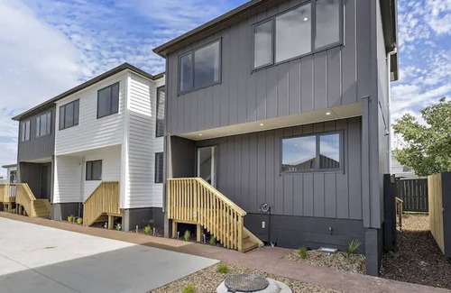 Otahuhu Maison | Tranquil and Modern by Sylvia Park