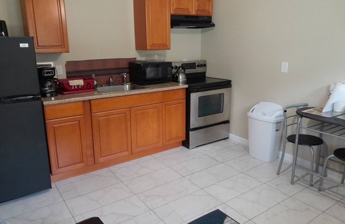 Lucaya Appartement | Tranquil and peaciful vacation get away. Near shopping and entertainment areas