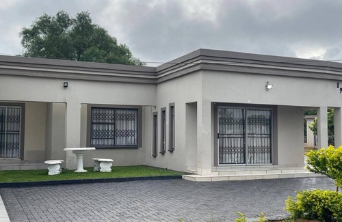Rustenburg Appartement | Tranquil apartment with WiFi in Phokeng
