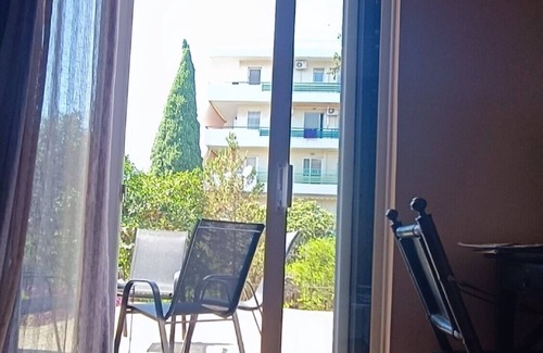 Agia Paraskevi Appartement | Tranquil Athens Garden Apt|2BDR-2BA-a/c-near Metro