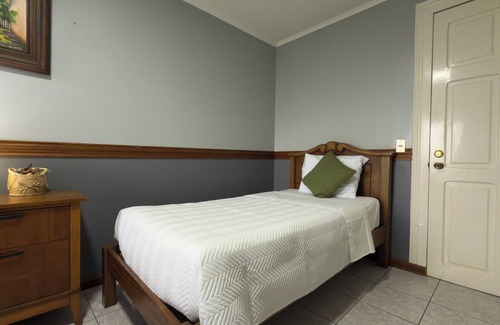 Agonia Lit Et Petit-Déjeuner | Tranquil bed & breakfast with AC in Alajuela. Near International Airport, 15 min