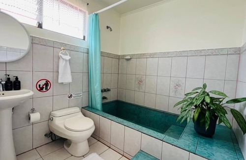 Agonia Lit Et Petit-Déjeuner | Tranquil bed & breakfast with AC in Alajuela. Near International Airport, 15 min