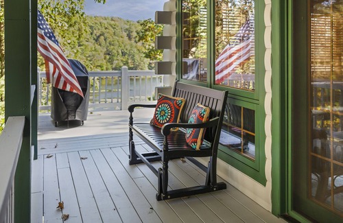 Lairdsville Cabine | Tranquil, Boho Cabin Retreat overlooking Lake