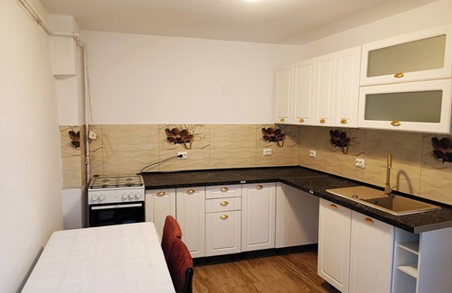 Cisnadie Maison | Tranquil building with WiF and parking, in Cisnădie, near Dracula's Castle.