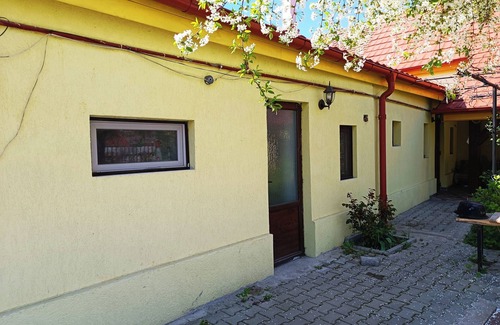Cisnadie Maison | Tranquil building with WiF and parking, in Cisnădie, near Dracula's Castle.