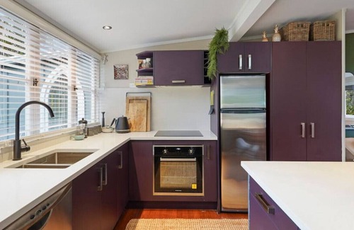 Titirangi Maison | Tranquil Bush Haven | Gardens - Bayview | WiFi