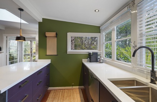 Titirangi Appartement | Tranquil Bush Haven - Gardens - Bayview
