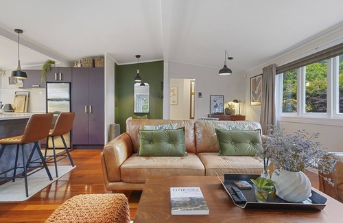 Titirangi Appartement | Tranquil Bush Haven - Gardens - Bayview