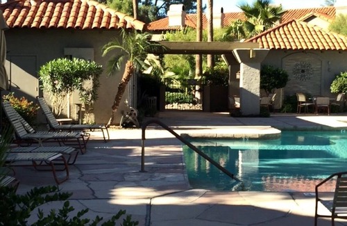 Scottsdale Ranch Copropriété | REGARDEZ, NE RATEZ PAS CETTE UNE ..... FINIS TOP, PISCINE ET AMAZING LAGOON TOO!