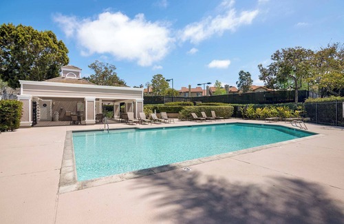 Carmel Valley Copropriété | Tranquil Coastal Escape with Pool & Spa