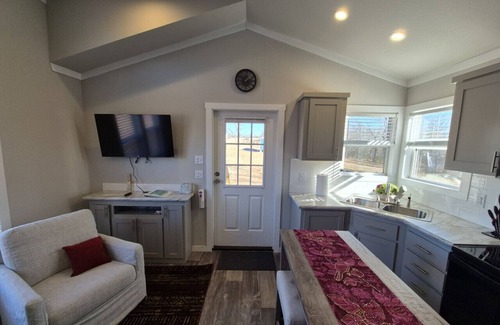 Chelsea Appartement | Tranquil Cottage at Redbud Tiny Home Resort