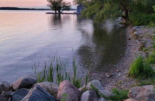 North Port Maison | Tranquil Cottage Retreat in Prince Edward County