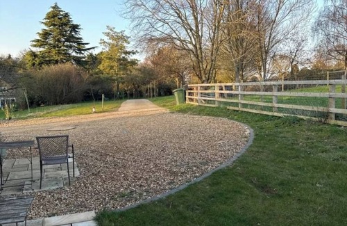 Bozeat Maison | Tranquil Country Retreat with 3 Private Ensuite Rooms