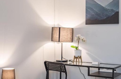 Burwood Maison | Tranquil Double Room - Next to Bus Station & Park & Chinatown - Shared Bathroom
