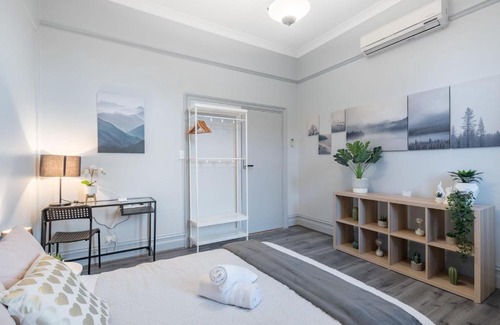 Burwood Maison | Tranquil Double Room - Next to Bus Station & Park & Chinatown - Shared Bathroom