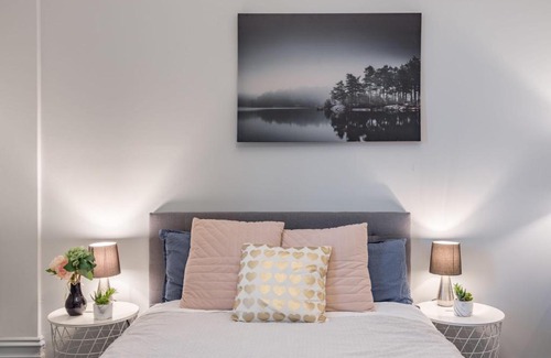 Burwood Maison | Tranquil Double Room - Next to Bus Station & Park & Chinatown - Shared Bathroom