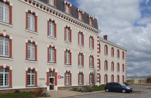 Epernay Copropriété | Tranquil Duplex Apt | Free Parking + TNT TV