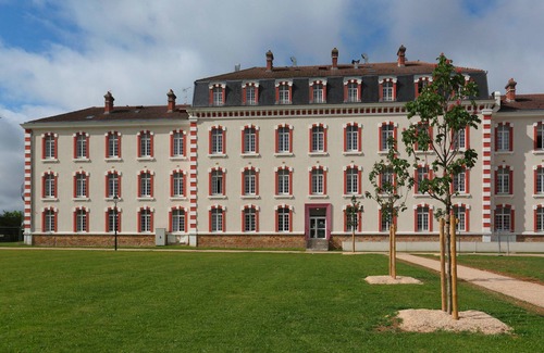 Epernay Copropriété | Tranquil Duplex Apt | Free Parking + TNT TV