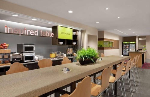 Pooler Hôtel | Tranquil Escape! Kitchen, Outdoor Pool, Free Breakfast and Parking, Pets Allowed