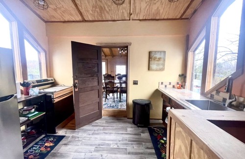Mount Pleasant Maison | Tranquil Estate in the Foothills of the Ozarks, sleeps 18