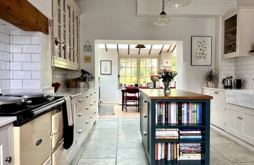 Frome Maison | Tranquil Family Home - Frome