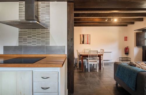 La Portilla Autre | Tranquil farmhouse with WiFi in charming Bricia