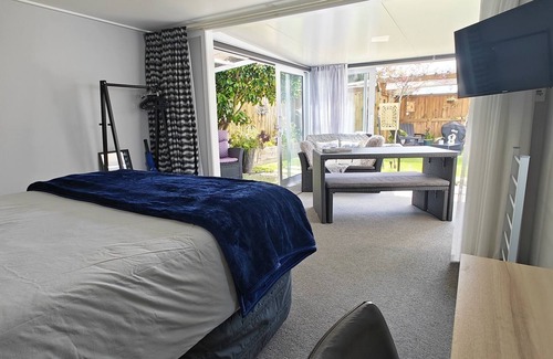 Tauranga Maison | Private Detached with Kitchenette and Ensuite