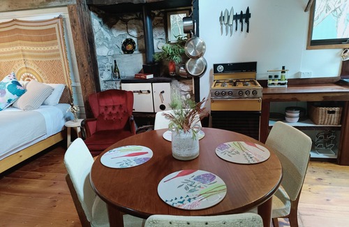 Newland Maison | Tranquil getaway amongst Melaleucas