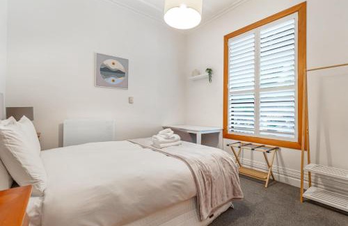 Ponsonby Maison | Tranquil Haven 2 BR Home Zodiak Stays