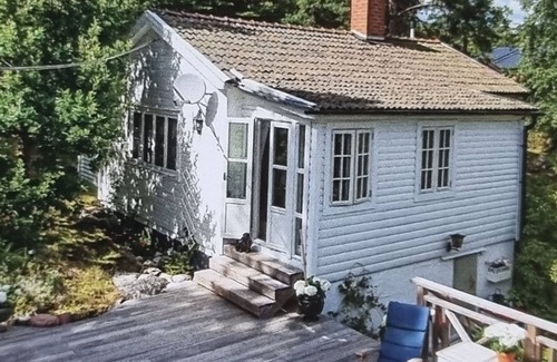 Nacka Municipality Cabine | Tranquil hillside cabin with easy access to nature & city. Stockholms län