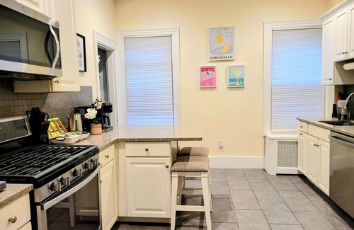 Mid-Cambridge Appartement | Tranquil home loved by repeat guests, Harvard Square